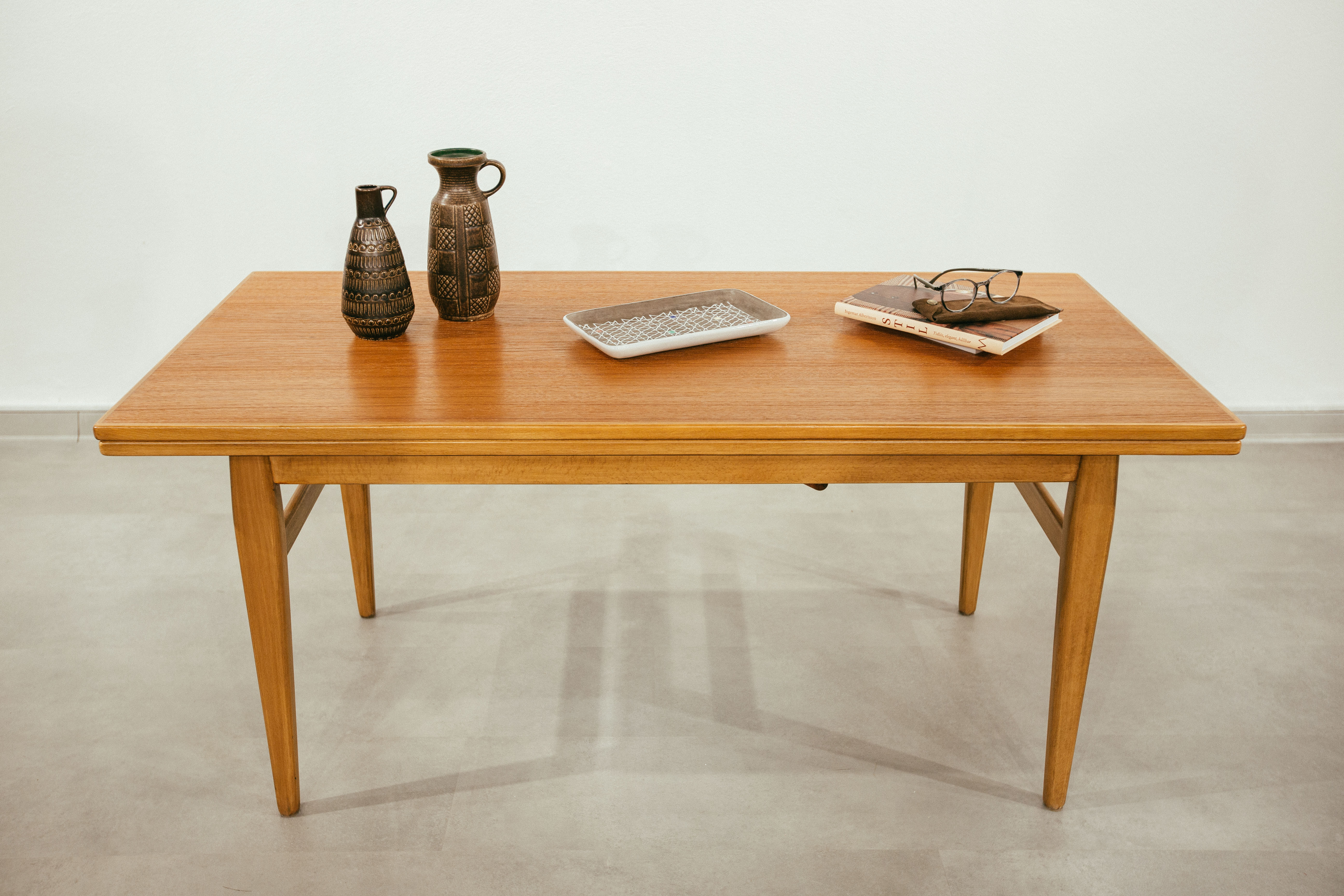  Emmaboda Möbelfabrik, 1950s. Orta sehpa / Yemek masası teak ağacı 